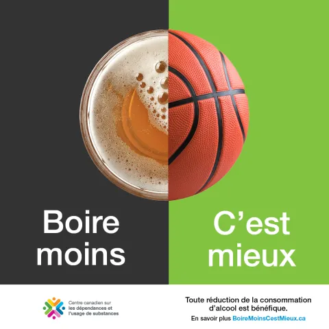 Moitié du haut d’un verre de bière sur fond noir jointe à la moitié d’un ballon de basket sur fond vert fluo; ensemble les deux moitiés forment tout un cercle. 